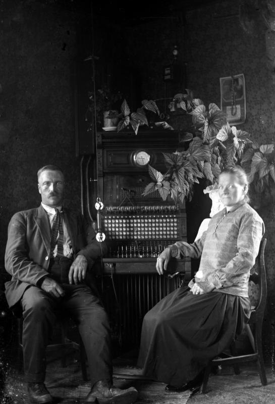 keskellä puhelinkeskus 